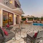 Triena By Paxosretreats Willa Gaios